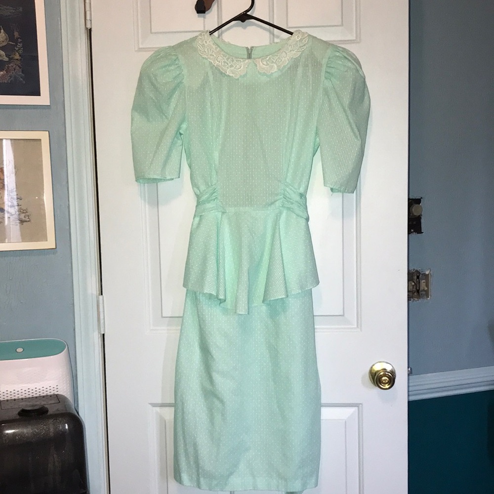 80’s vintage juniors size 9 dress. Light green white polka dots.